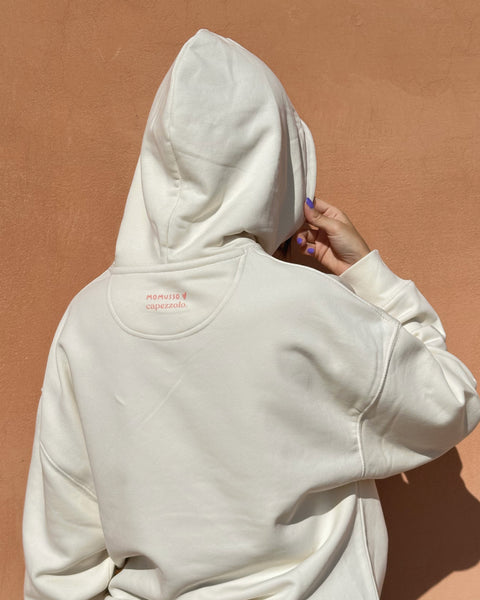 La felpa Momusso x Capezzolo